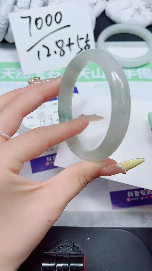 石英质玉手镯未镶嵌397-56