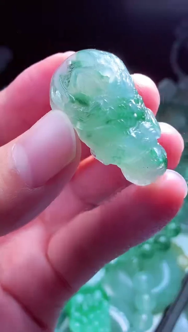 未镶嵌定制翡翠0***?翡翠毛货定制