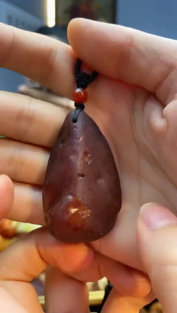 未镶嵌颈饰琥珀吊坠