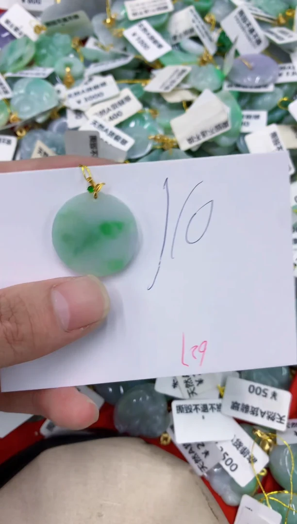 颈饰18K金镶嵌翡翠111111111111