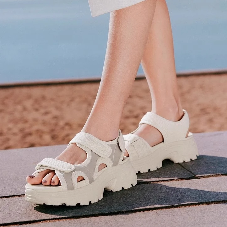 斯凯奇官方女鞋魔术贴简约舒适轻盈沙滩鞋夏季百搭透气凉鞋119876