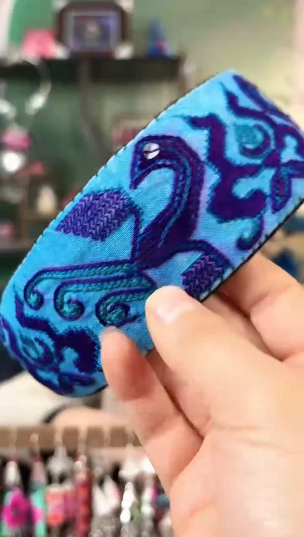 彩云南阁非遗老绣饰品543**