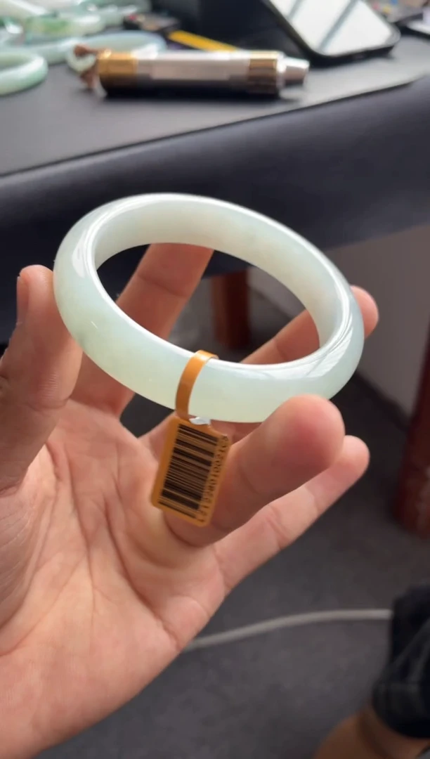 未镶嵌手镯翡翠晴水绿底冰胶润 40号  56-57圈口