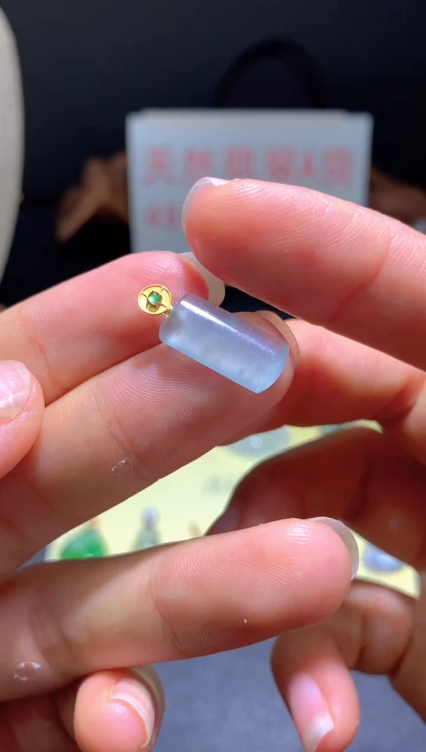 翡翠18K金镶嵌颈饰翡翠吊坠