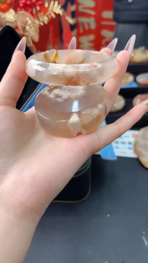 【闪购商品】石英质玉手镯未镶嵌赠送镯心（60圈口）