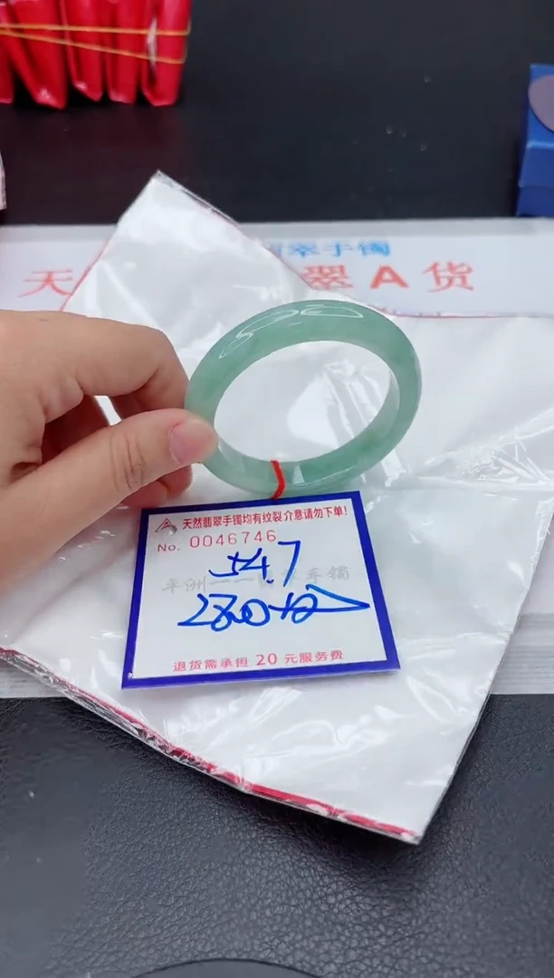 翡翠手镯未镶嵌1