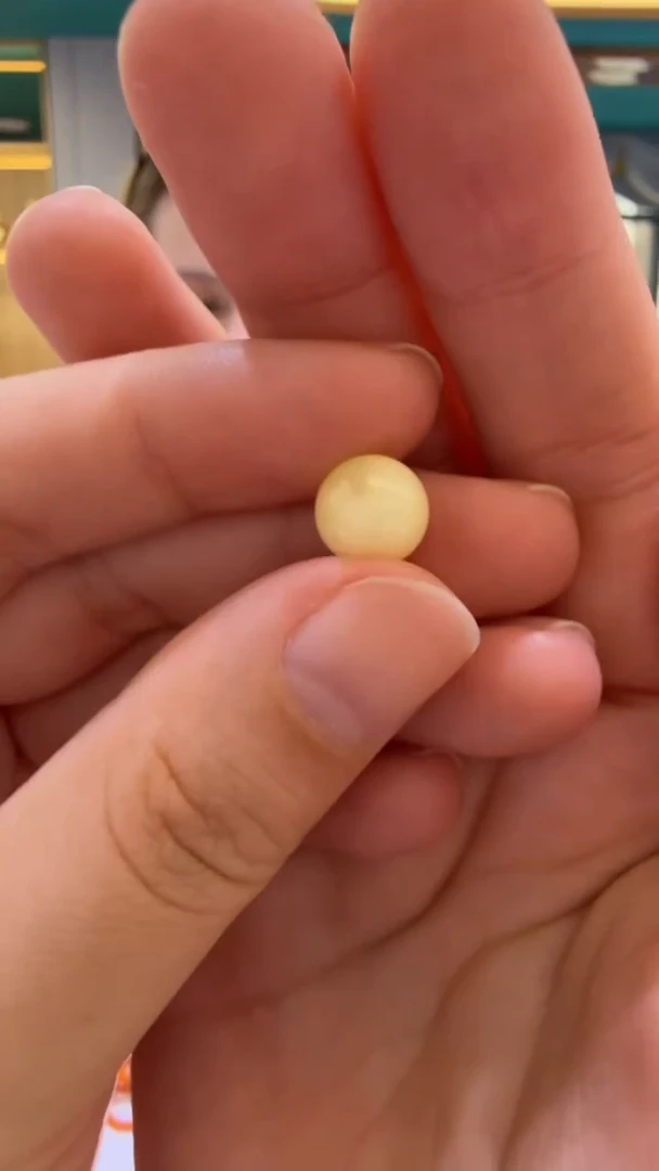 琥珀颈饰未镶嵌假一罚三