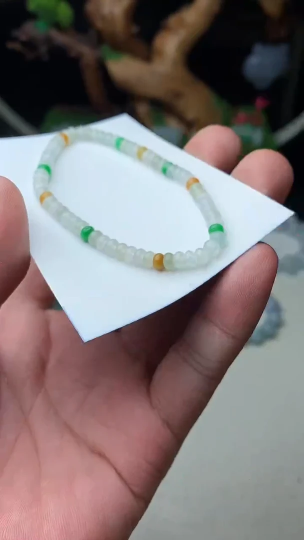 颈饰未镶嵌翡翠珠子