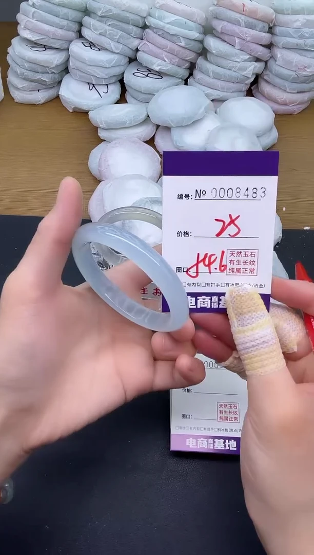 玛瑙/玉髓手镯未镶嵌8483