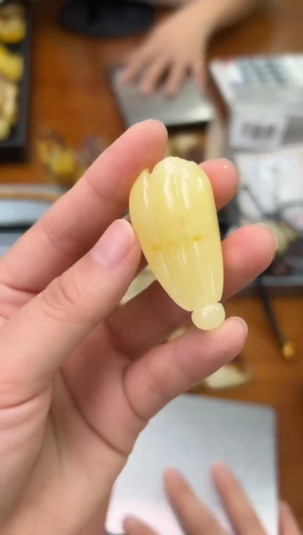 未镶嵌蜜蜡裸石蜜蜡吊坠