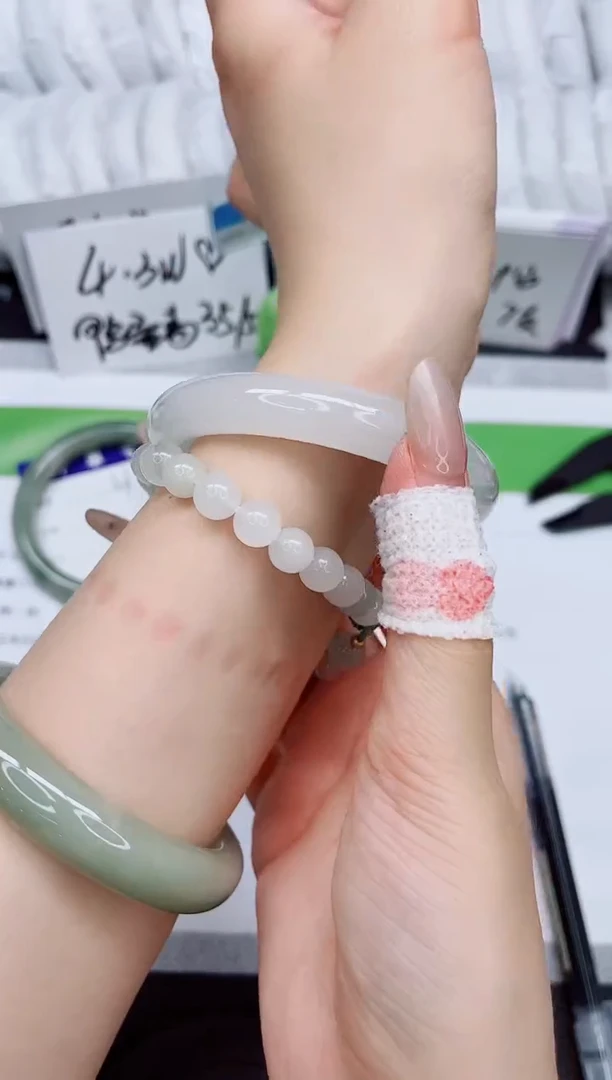 石英质玉手镯未镶嵌396-58.4