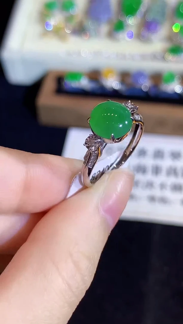 18K金镶嵌戒指翡翠L多样性发其一