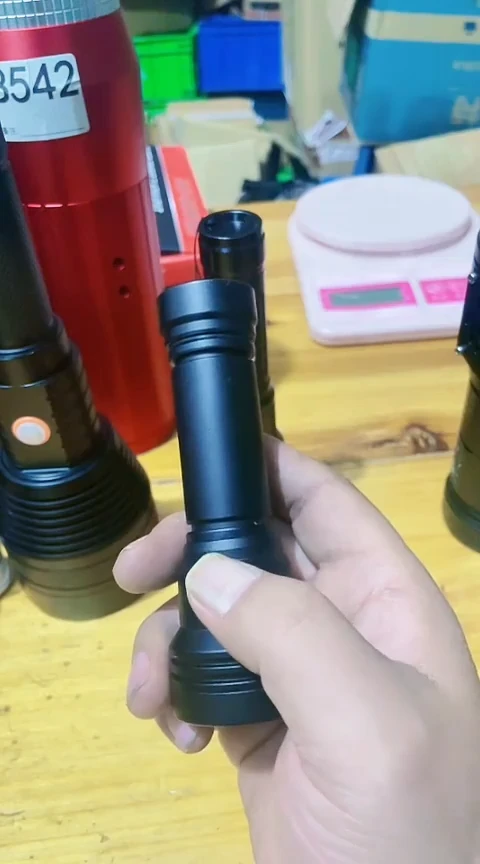 B609定焦新三眼手电长款不带电池