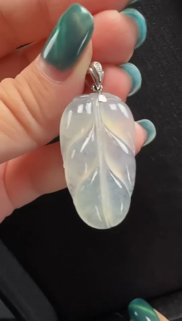 【闪购商品】翡翠颈饰18K金镶嵌010叶子一个