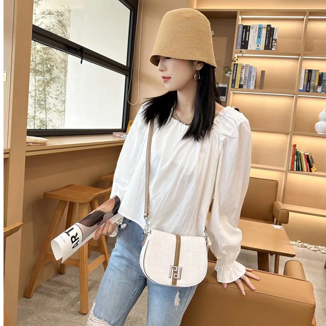 QYX-9336-浅沙色 VAZSLVE/原创设计 轻奢百搭时尚女士肩斜跨包