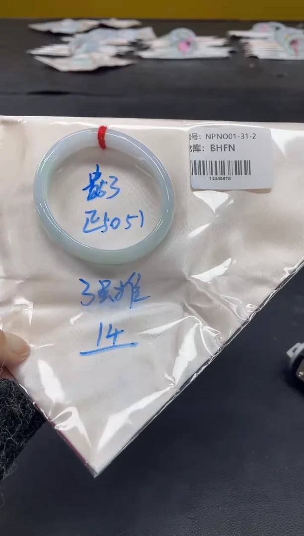 未镶嵌手镯翡翠翡翠手镯