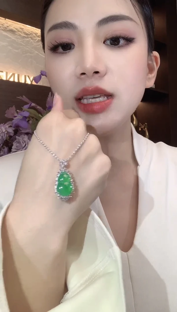 吊坠(不含链)18K金镶嵌翡翠蜜*儿C49