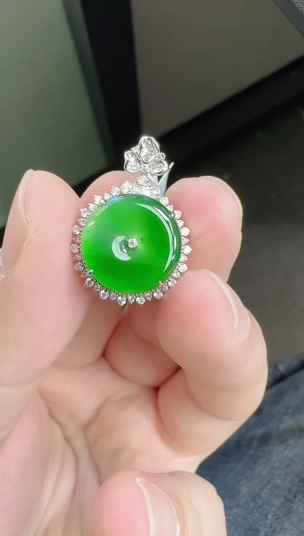 颈饰18K金镶嵌翡翠寄售回流，不退不换