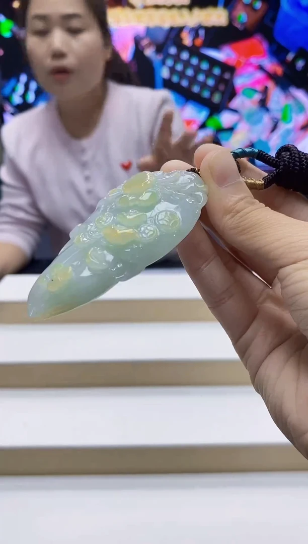 未镶嵌定制翡翠-毛货挂件43