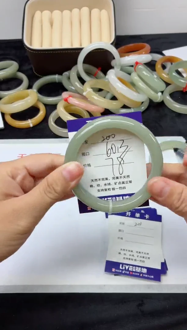 未镶嵌手镯石英质玉200