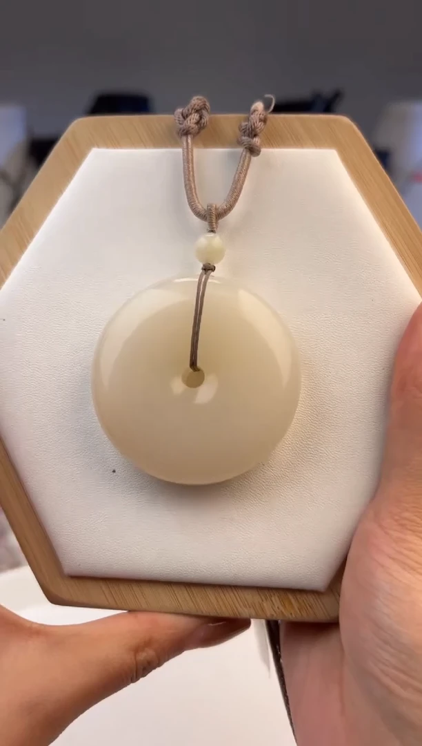 和田玉未镶嵌吊坠(不含链)3999