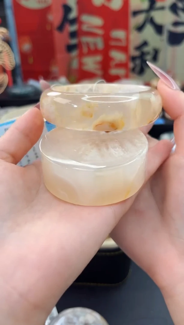 【闪购商品】石英质玉手镯未镶嵌赠送镯心（61圈口）