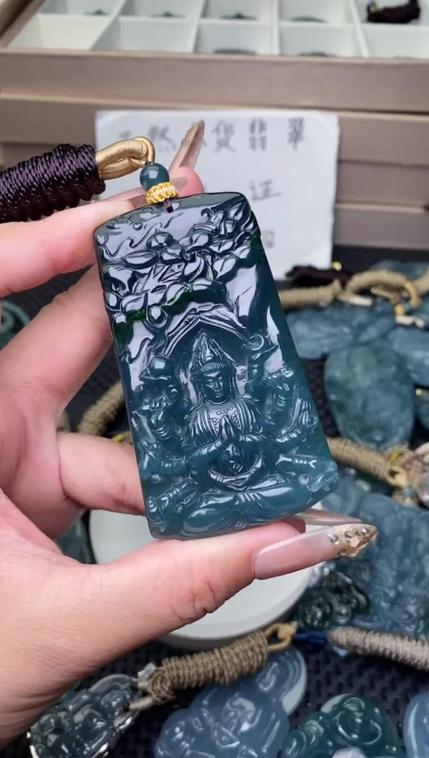 颈饰未镶嵌翡翠