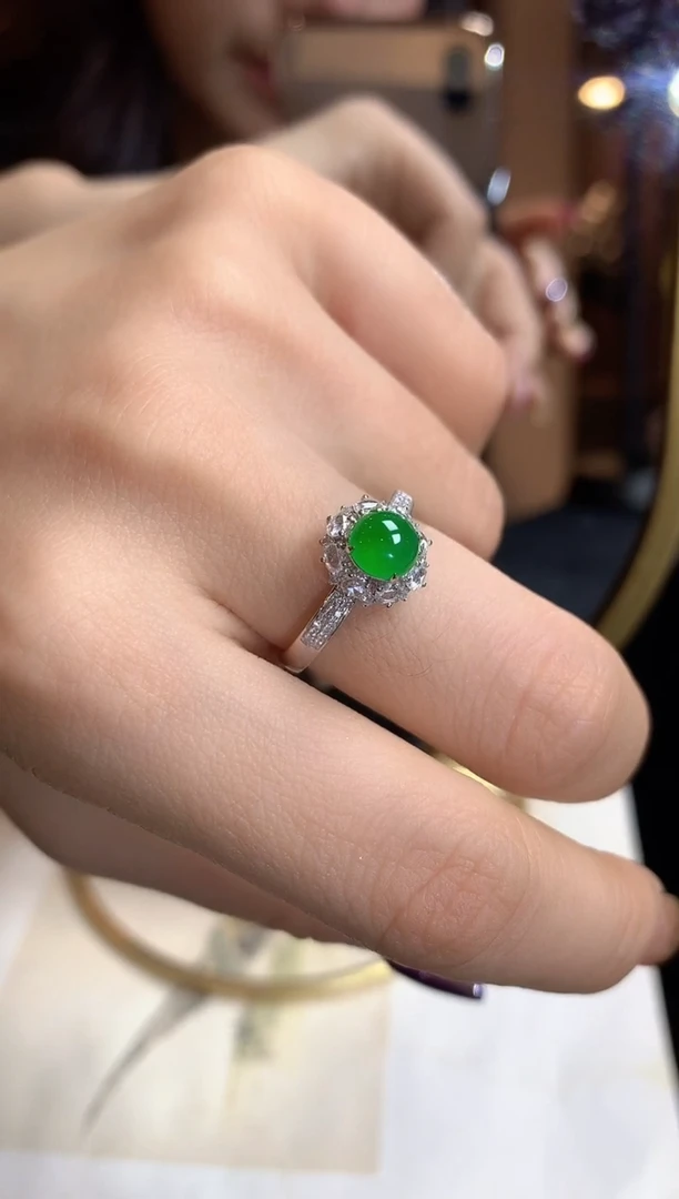 颈饰18K金镶嵌翡翠翡翠戒指