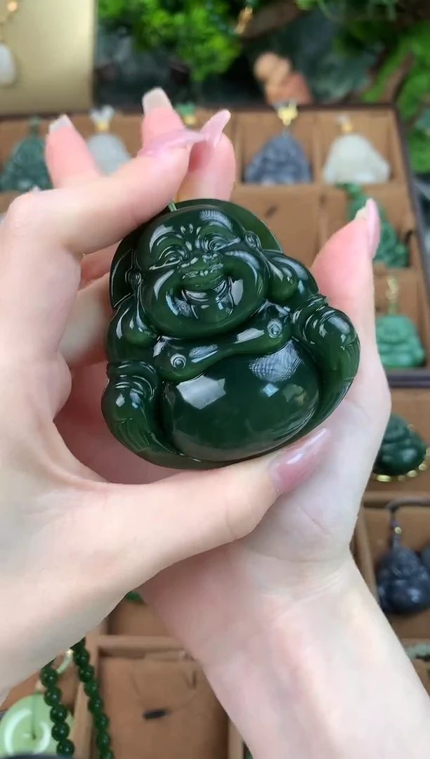 和田玉18K金镶嵌颈饰吊坠