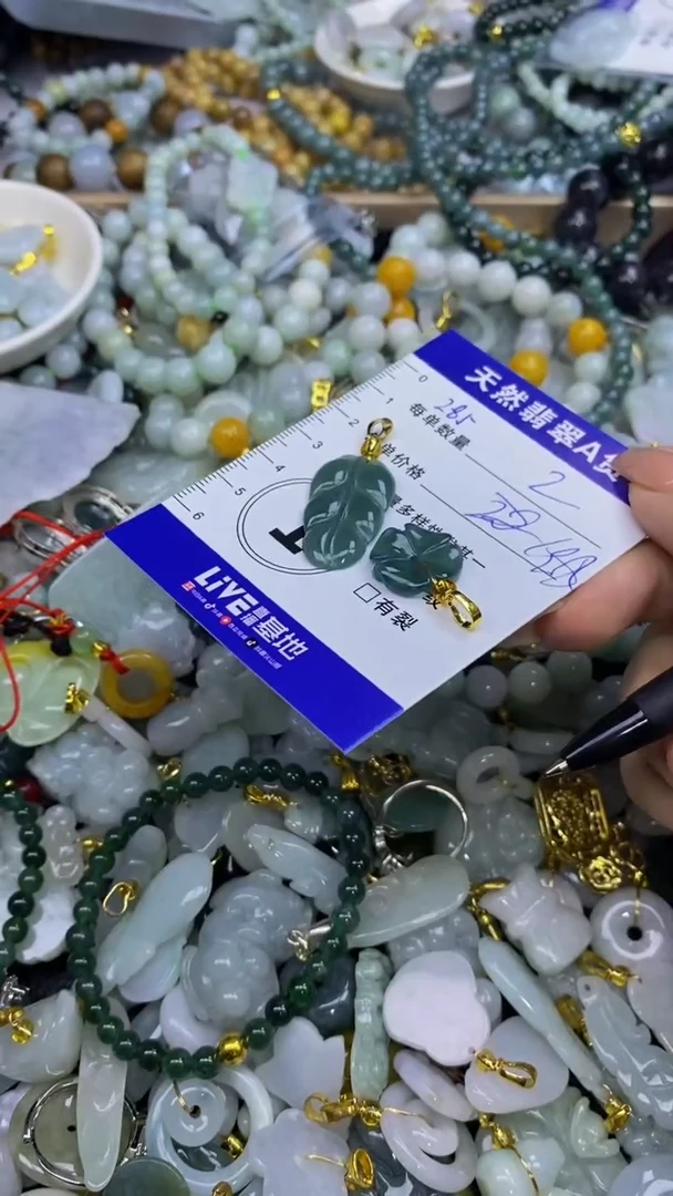 翡翠未镶嵌颈饰天然翡翠A货吊坠批量多样性发其一