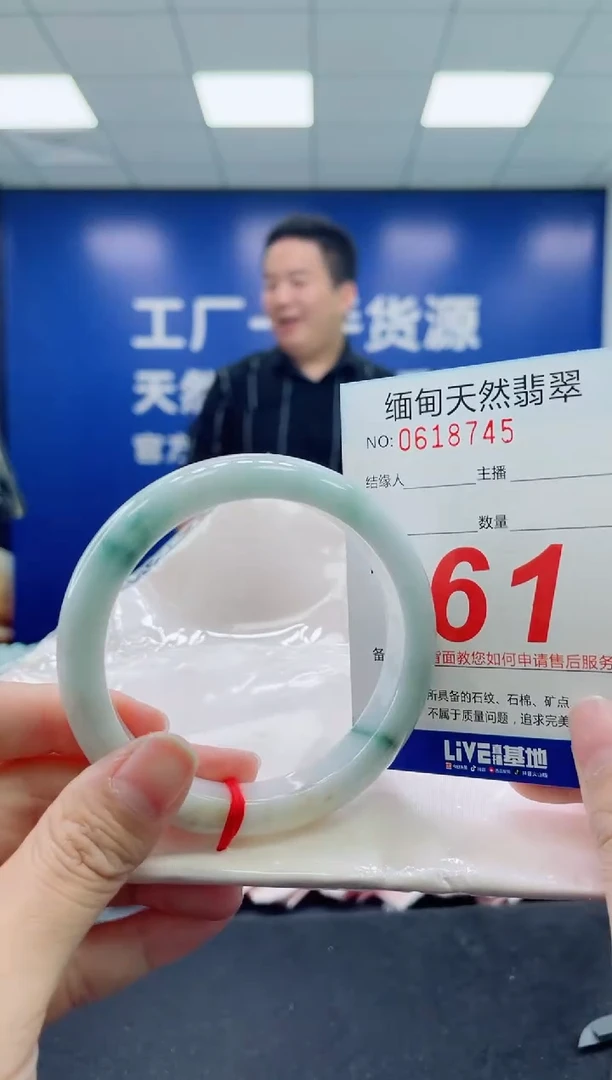 未镶嵌手镯翡翠天然翡翠手镯