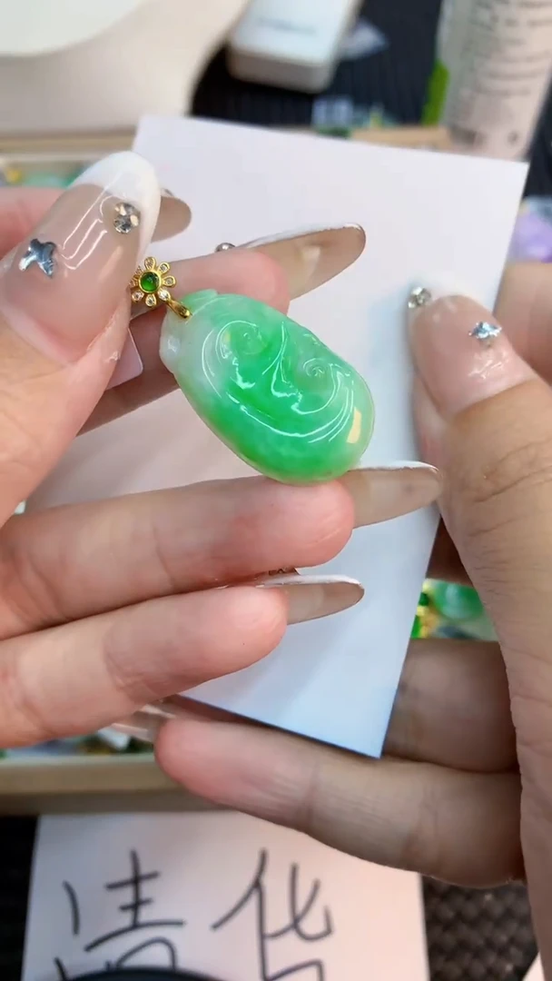 翡翠未镶嵌吊坠(不含链)1