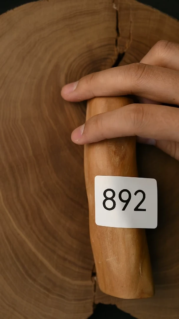 檀香木其他25年钢印手把件78 克~2-892