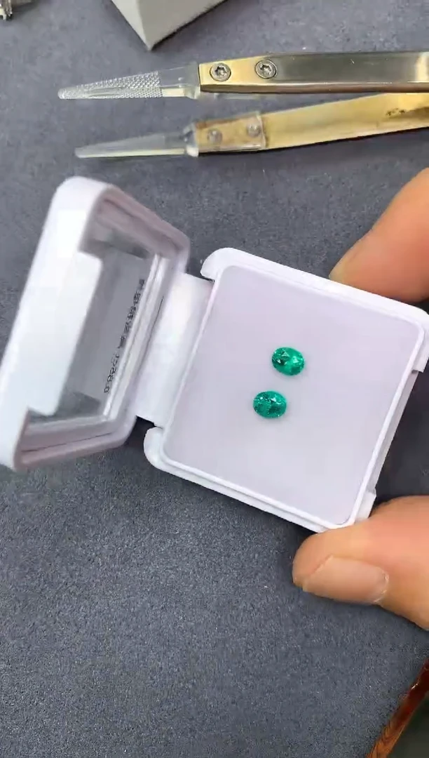 裸石祖母绿一对2粒共0.85ct