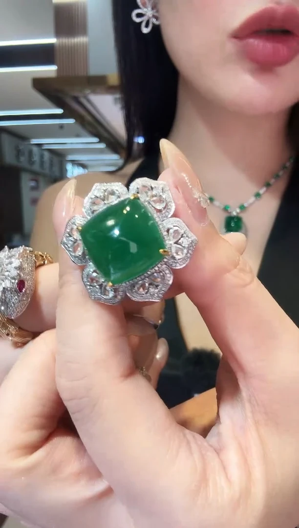 18K金镶嵌戒指祖母绿16.80ct