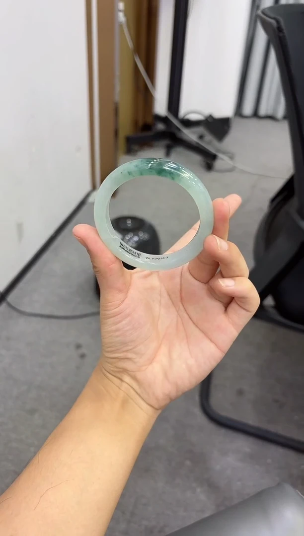 翡翠手镯未镶嵌D****界手镯