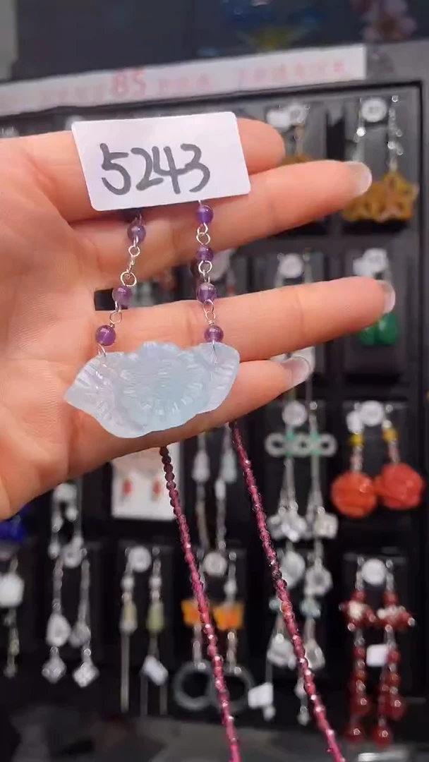 未镶嵌颈饰海蓝宝石喜欢拍