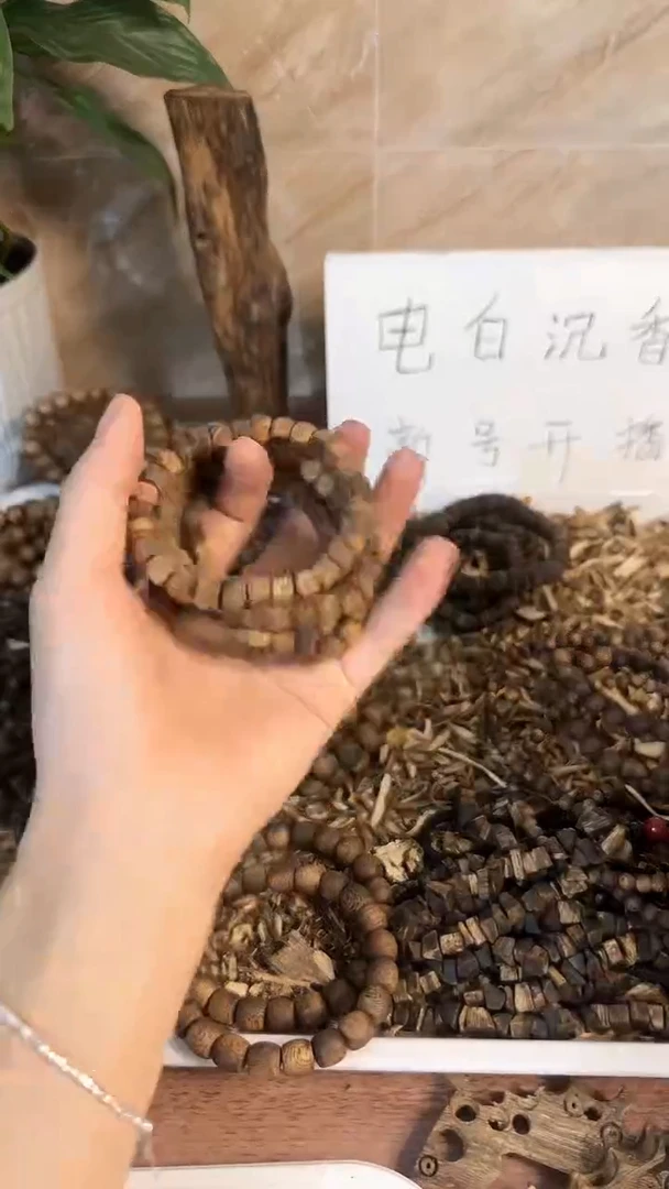 沉香碎屑沉香种植绿奇楠方糖