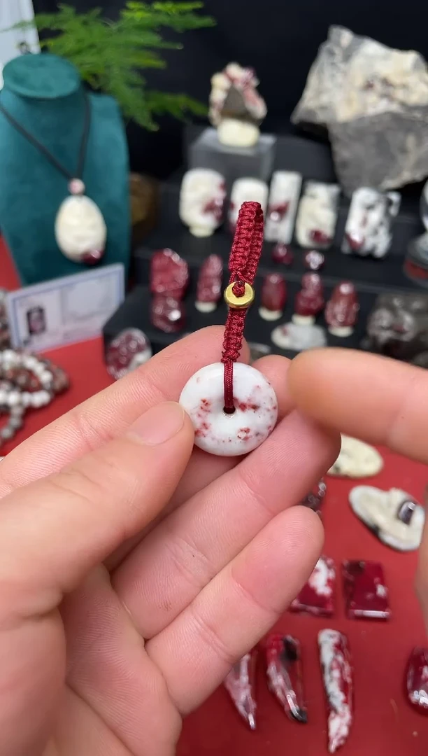 天然辰砂平安扣吊坠