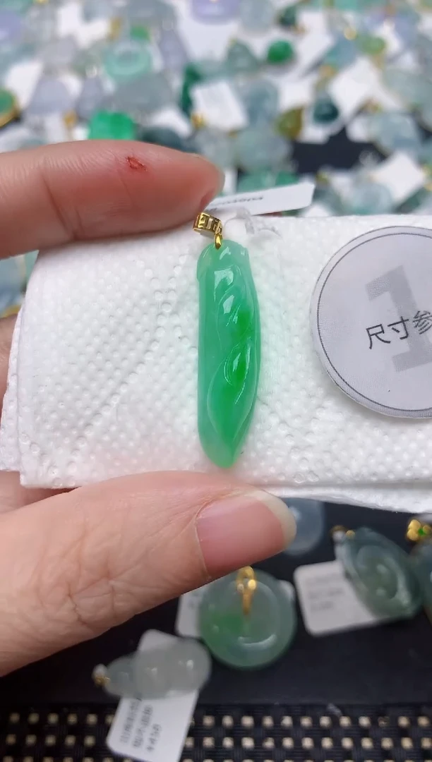 颈饰18K金镶嵌翡翠天然缅甸A货翡翠