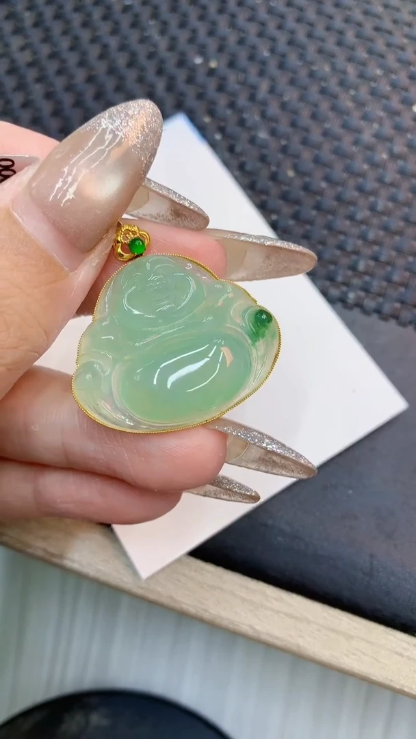 颈饰18K金镶嵌翡翠1