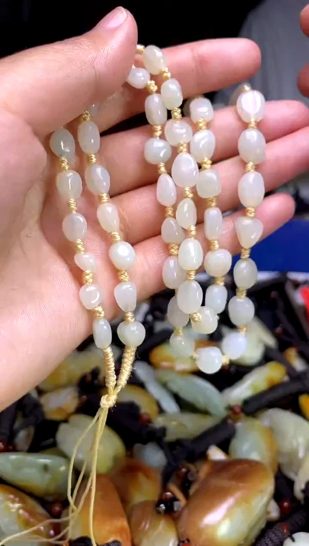 和田玉未镶嵌颈饰1