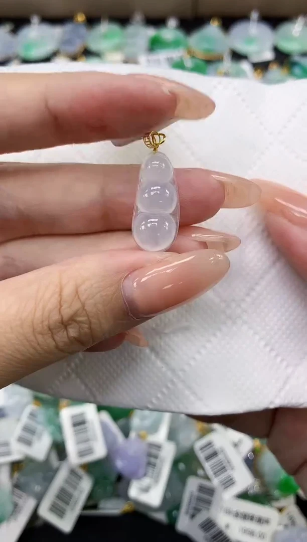 颈饰18K金镶嵌翡翠11111111111