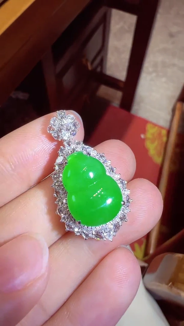 翡翠18K金镶嵌吊坠(不含链)葫芦