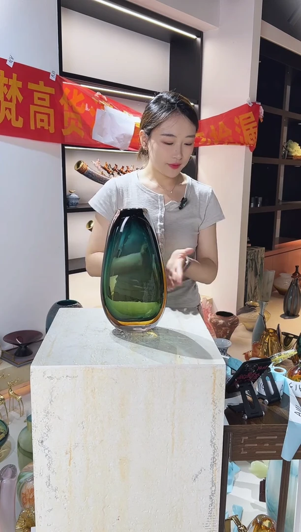 琉璃绿色花瓶清仓A46