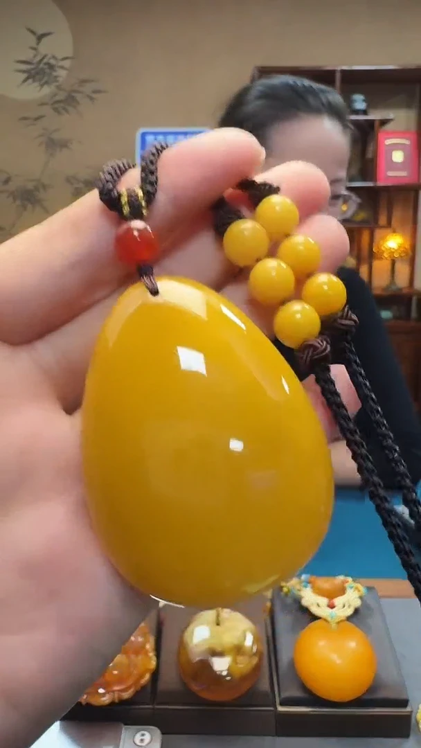 琥珀吊坠(不含链)未镶嵌天然保真蜜蜡水滴套装（送绳子）