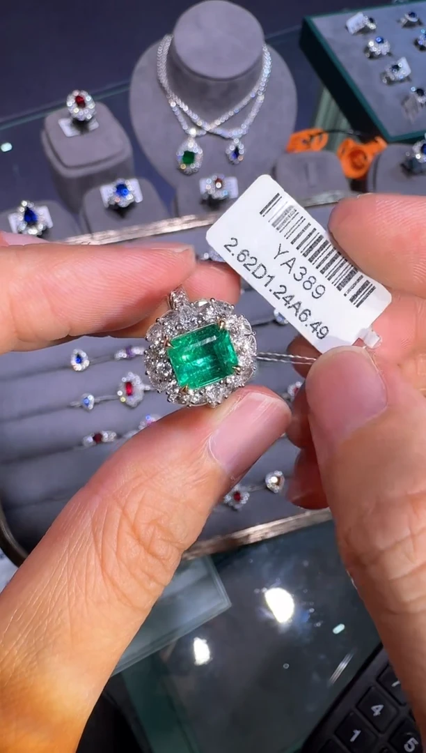 18K金镶嵌戒指祖母绿【闪购】2.62ct/展会同步价/极光绿