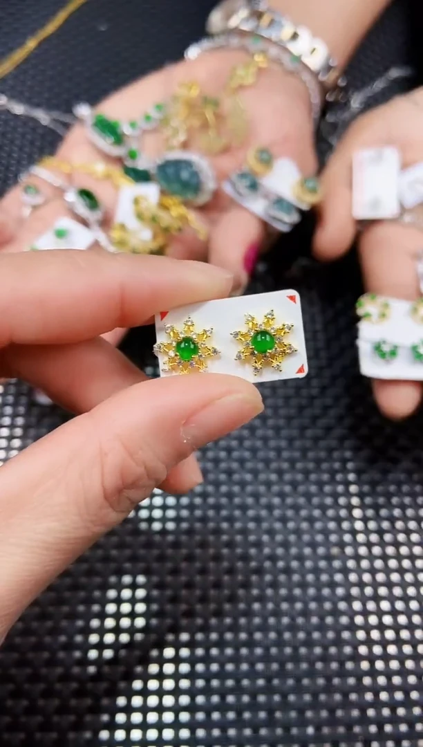 【闪购商品】翡翠耳饰未镶嵌11111111