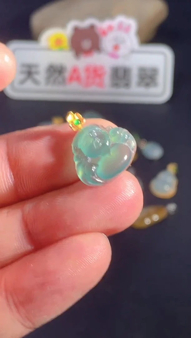 颈饰18K金镶嵌翡翠