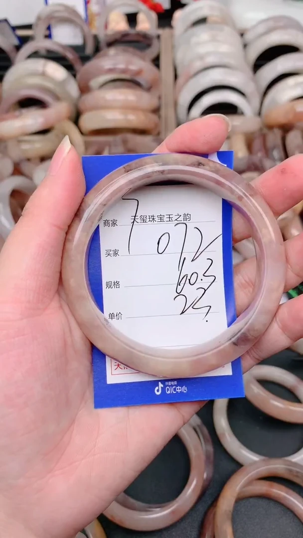 未镶嵌手镯石英质玉072